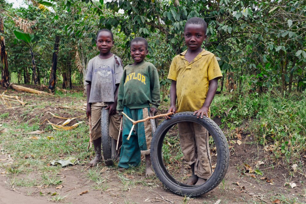 small children with tire