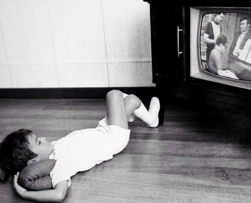 child watching old TV